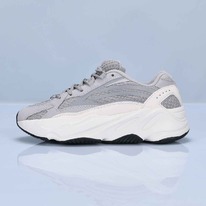 ��������� Adid Yeezy 700 ��� 6541